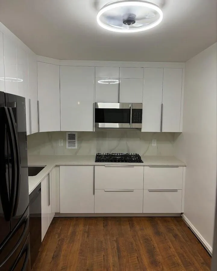 Renovated kitchen with quartz countertops in Hernando